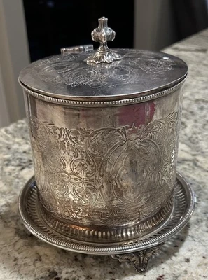 Antiguo calentador de galletas/barril de galletas plateado con tapa grabado floral ornamentado Foto 1 de 4