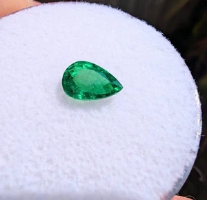 Natural Tsavorite Garnet 1.15 CT - Picture 1 of 6