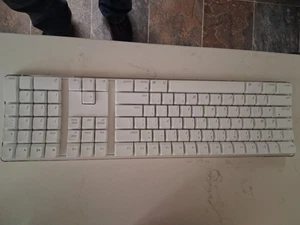 Apple A1016 Eireless Bluetooth Key Pad. Mint Condotion. - Picture 1 of 12