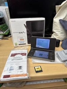 Console Nintendo DSi XL marrone scuro in scatola con manuale/caricatore e stilo - Foto 1 di 23