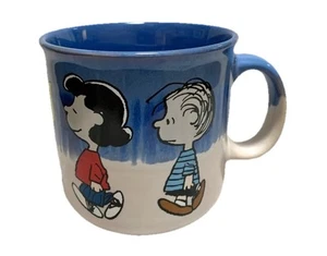 NEU Peanuts Gang "in einzelner Datei" groß 21 Unzen blau und weiß verblassen Steinzeug Becher - Bild 1 von 8
