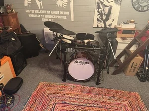 Alesis Strata Prime Drum Kit - Picture 1 of 13