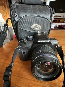 Olympus EVOLT E-450 10,0 MP Digitalkamera - Schwarz (Kit mit 14-42mm Objektiv) - Bild 1 von 8