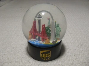2019 ASN Inc UPS United Parcel Service US Wahrzeichen 4,5" runde Glas Schneekugel - Bild 1 von 7