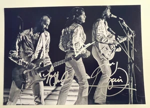 Autógrafo firmado por los Bee Gees Barry, Robin y Maurice Gibb - Foto de 8 x 12 con certificado de autenticidad - Imagen 1 de 6