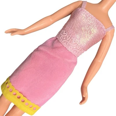 Conjunto de muñeca Mary Kate y Ashley Olsen rosa top y falda se adapta a patrón Foto 1 de 4