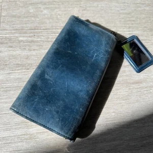 VTG HOBO International Clasp Wallet Tri Fold Blue Paisley Lining 90s Y2K - Picture 1 of 7