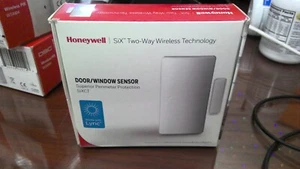 Honeywell SiX Two-Way Wireless Door / Window Sensor - Picture 1 of 3