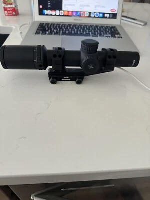 Mira para rifle Trijicon AccuPower 1-4x24 mm Foto 1 de 2