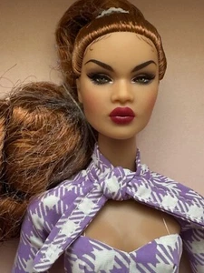 Integrity Toys Fit To Print Nadja Rhymes NuFace Dressed Doll - Bild 1 von 9