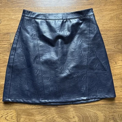 Falda Zara Colección Básica Mujer’s Pequeña Negra Mini Vegana Imitación Cuero Foto 1 de 4