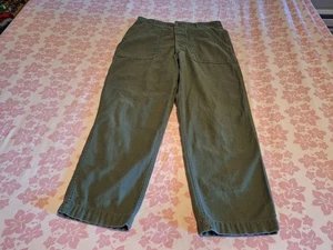 Pantalone raso di cotone OG-107 epoca guerra Vietnam esercito USA colore verde taglia 36X31 - Foto 1 di 6