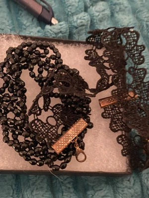 Crochet choker and beaded bracelet - Image 1 of 4