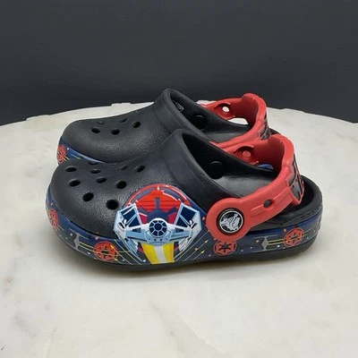 Zuecos Crocs niños 7 niños pequeños Star Wars Darth Vader iluminados zapatos sin cordones 207480 Foto 1 de 4