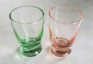 VINTAGE PAIR OF PINK & GREEN ETCHED SHOT SHOOTER GLASSES 2.25'' HIGH - Picture 1 of 4