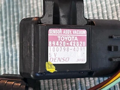 Датчик абсолютного давления коллектора 96-00 Toyota RAV4 2,0 л 89420-42020 DENSO от оригинального производителя - Изображение 1 из 2