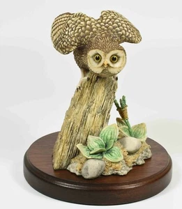 Lovely Border Fine Arts Owl on Post by Ray Ayres ~ 1988 on Polished Wood Stand - Foto 1 di 6