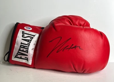 Julio Cesar Chavez Signed Red RH Everlast Boxing Glove PSA 5A97240 - Image 1 of 3