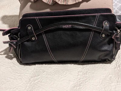 Matt And Nat 单肩包黑色和粉红色素食皮革状况完好 — 第 1/4 张图片