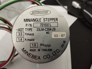 MOTORE NEMA 23 MINIANGLE STEPPER 23LM-C304-29 1.8 DEG./STEP 3.5V 1.4A (=10PZ ) - Picture 1 of 7