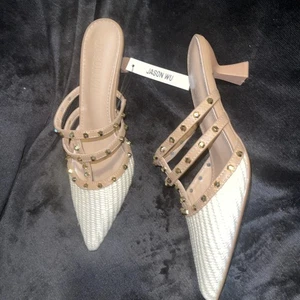 Jason Wu TORRI Sandali BEIGE borchie TACCHI A PUNTA TG 8 NUOVI - Foto 1 di 4