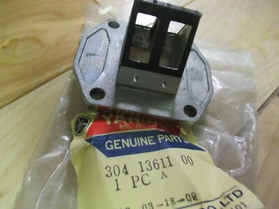 雅马哈原始设备制造商 - CARB REED 气门座椅块 - 1972 LT2M - 304-13611-00 — 第 1/4 张图片