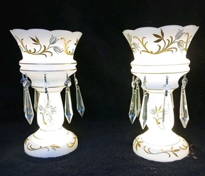 Mantel Lüster Weiß & Gold Blumenranken Vergoldet Milchglas 10 1/2 Zoll Hoch  - Bild 1 von 8