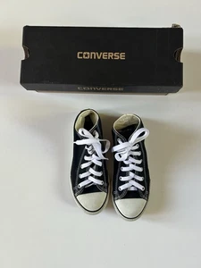 Converse Chuck Taylor All Star Boys Shoes Size 2, Black - Picture 1 of 3