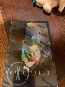 The X Files Seasons 4 & 5 Factory Sealed Premium Trading Card Box (24 packs) - Picture 1 of 3
