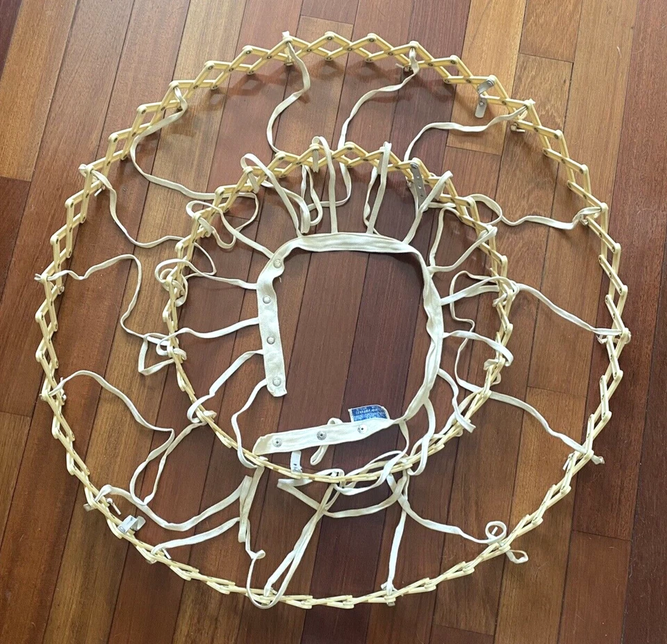 Falda Aro Plegable Marco Crinolina Belle O' the Ball con Estuche Años 50 De Colección Foto 1 de 4