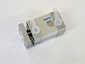 Cilindro compacto FESTO ADNGF-12-5-P-A 554205 - NUEVO - envío a todo el mundo - Imagen 1 de 1