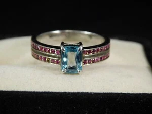 Anillo personalizado de plata esterlina azul circón y rubí corte esmeralda de 1,28 quilates - Imagen 1 de 8