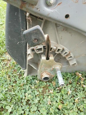 Honda Hrm215 Mower Right Rear Arm Adjuster  42930-VE2-305 42961-VE2-000 - Image 1 of 4