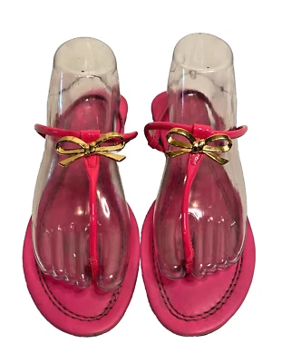Sandalias de Tanga Kate Spade Cuero Rosa Brillante Dorado Acento con Lazo Correa en T Talla 9.5 Foto 1 de 4