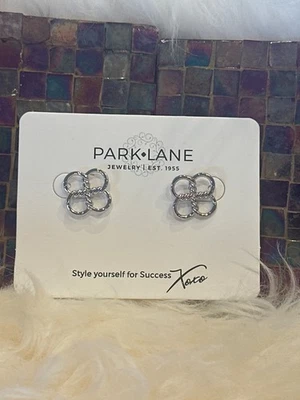 Casa rodante Park Lane Clover pendientes perforados plata $26 Foto 1 de 3