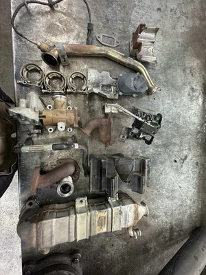 Dodge Ram 2500 3500 2019-2024 kit de sistema de emisiones EGR OEM usado Foto 1 de 4