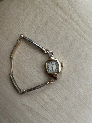 Reloj Bulova Mujer Vintage 12KGP. Buen estado funcionando a tiempo. Foto 1 de 4