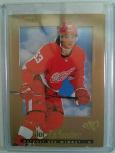 Skybox E-X 2000 Hockey 2023-24 - Credenciales - Moritz Seider #224/499 - Imagen 1 de 2