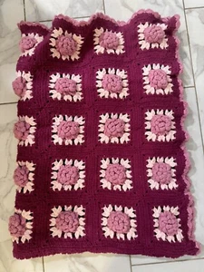 Hecho a mano Crochet 3D Rosa Afgana Tiro Abuela Cuadrado Rosas Shabby Chic De colección - Imagen 1 de 5