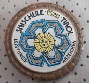 Skischule FISS - LADIS Skilehrer Lehrer Österreich Vintage Pin - Bild 1 von 2