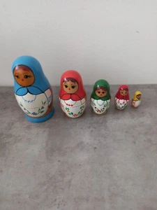 Traditional Matryoshka Russian Nesting Wooden Dolls Set (5 dolls) - Picture 1 of 7