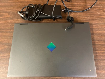 Portátil para juegos HP Omen 015 procesador AMD Ryzen 7 5800H y gráficos NVIDIA Radeon Foto 1 de 4