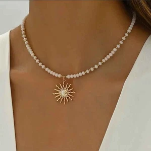 Collier Fantaisie en Acier Inoxydable, Perles Blanches et pendentif Soleil - Imagen 1 de 2