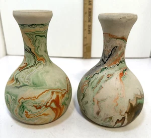 2 Vintage Nemadji indische Keramik einheimischer Ton 6,5" Vasen Wirbel-Design - USA - Bild 1 von 8