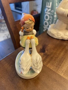 Estatuilla de colección Hummel Goose Girl 47 3/0 Alemania Occidental - Imagen 1 de 6