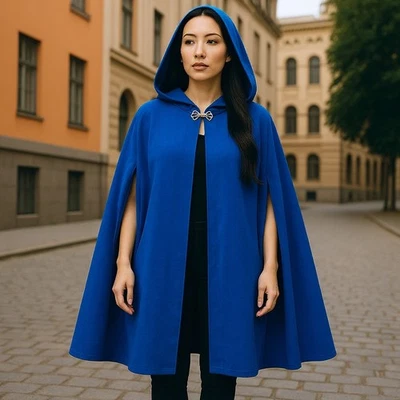 Capa con capucha de terciopelo azul real con forro satinado Foto 1 de 4