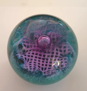 Caithness Glas Briefbeschwerer Flowers of Scotland 3" breit lila & blau signiert & # - Bild 1 von 10