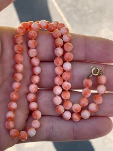 9ct gold angel coral necklace vintage 22.6 grams - Picture 1 of 8