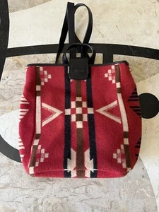 Zaino Pendelton PICCOLO ROSSO STAMPA INDIANA USATO IN OTTIME CONDIZIONI multicolore LANA E PELLE 11 X10 - Foto 1 di 7