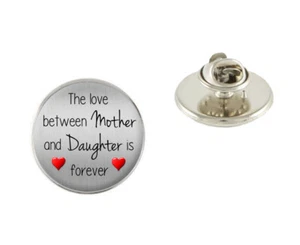 Broche de solapa con insignia prendedor de metal Love Between Mother & Daughter regalo de cumpleaños N712 - Imagen 1 de 1